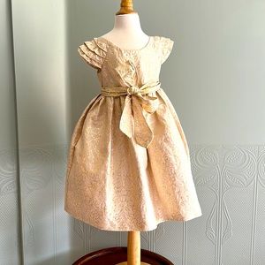 Adorable Laura Ashley (London); Girls Size 6; Gold/Petal Brocade Gown